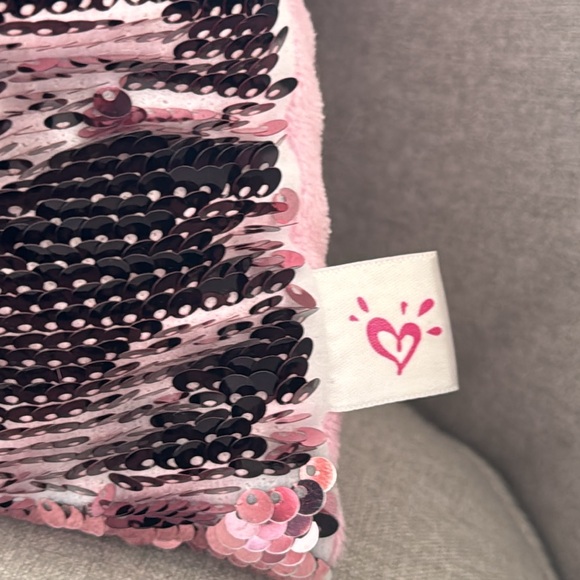 Eiffel Tower sequined flip accent pillow - Picture 3 of 4